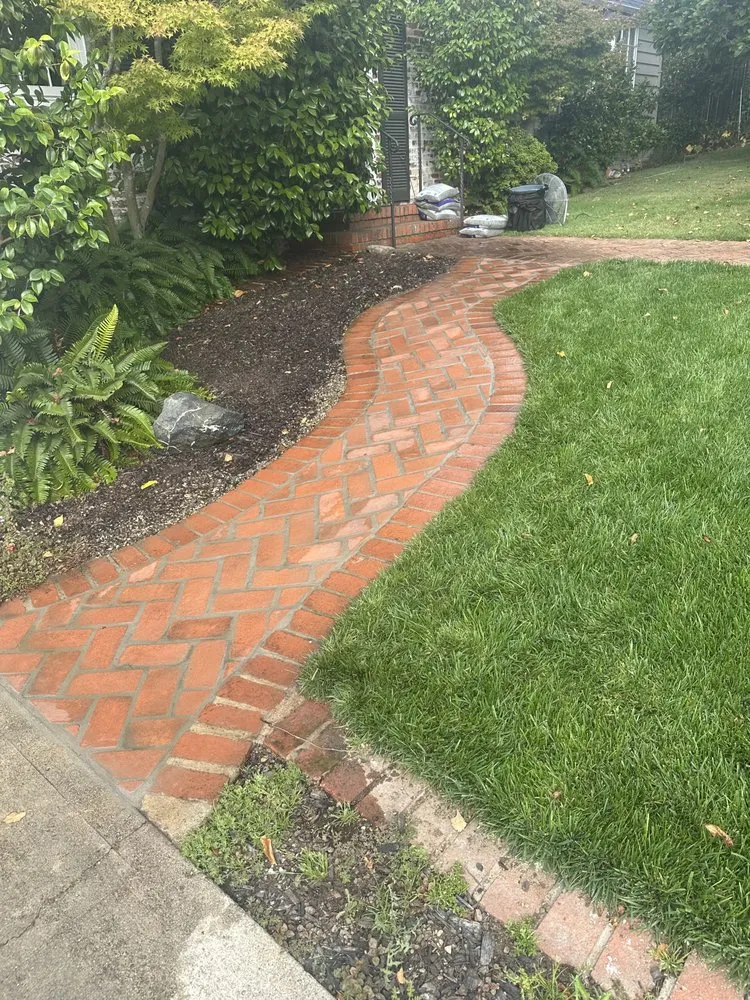 Expert landscaping services in Richmond, CA by Jose Luis Handyman