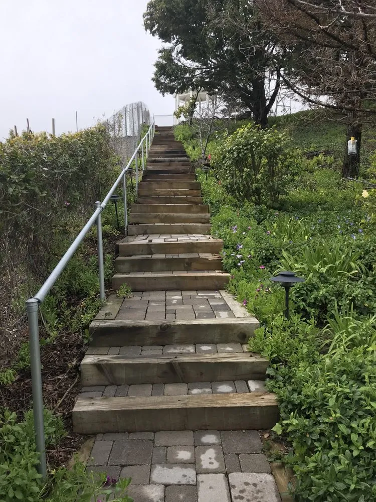 Custom lawn mowing service in Santa Barbara, CA by Jose Martinez Gardening Care