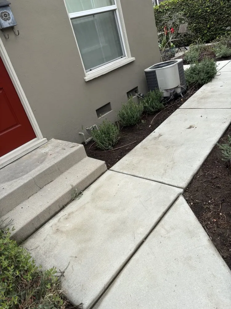 Top-rated lawn mowing service in Pomona, CA by Jose Romero Landscaping