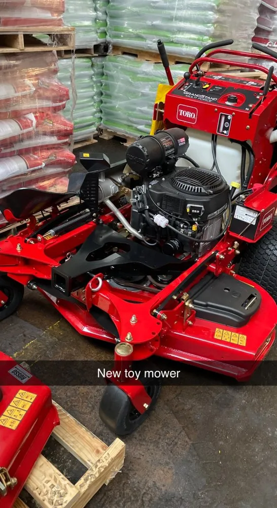 Expert yard maintenance experts serving Evanston, IL - Jose The Grass Barber