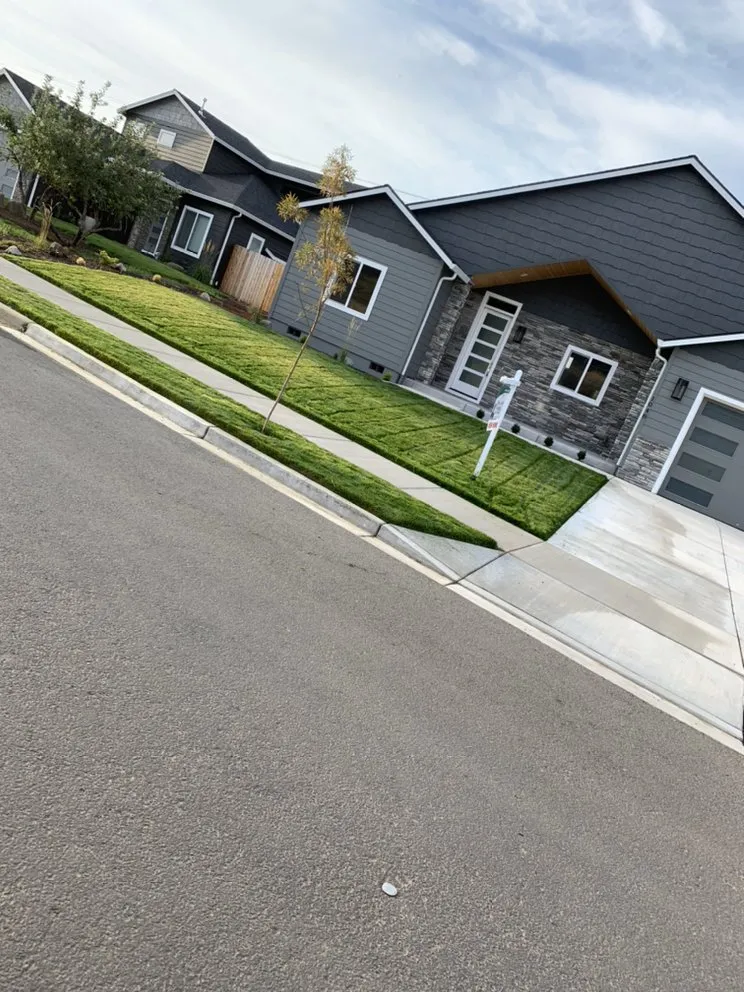 Reliable landscape installation experts serving White City, OR - Jose’s Feild & Property Mowing