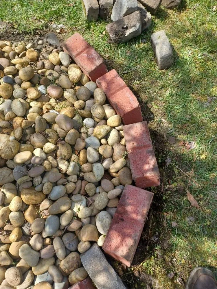 Custom landscape installation for homes in Williamsburg, VA by JoseS Lawn Care Services