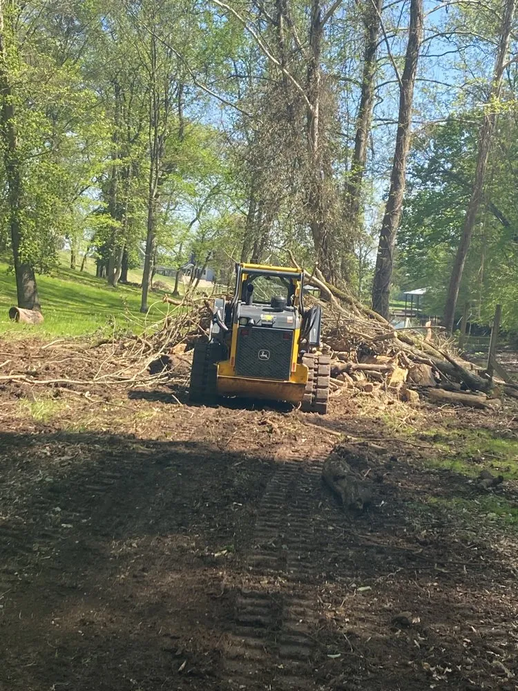Custom lawn care service in Maryville, TN by Jose's professional tree service and mowing