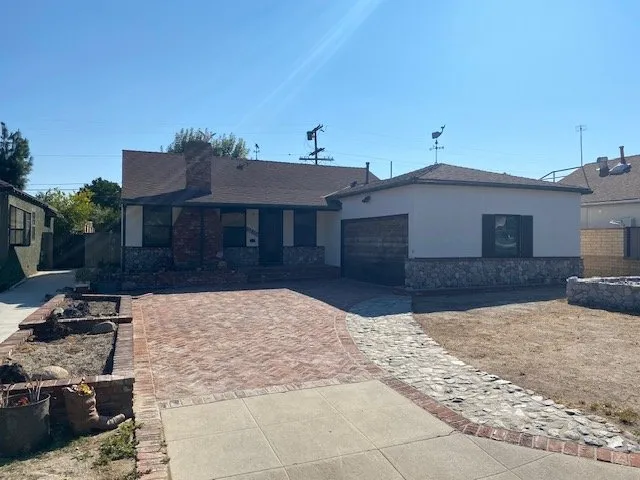 Professional landscape design for homes in Los Angeles, CA by Joshua Tree Landscape Construction