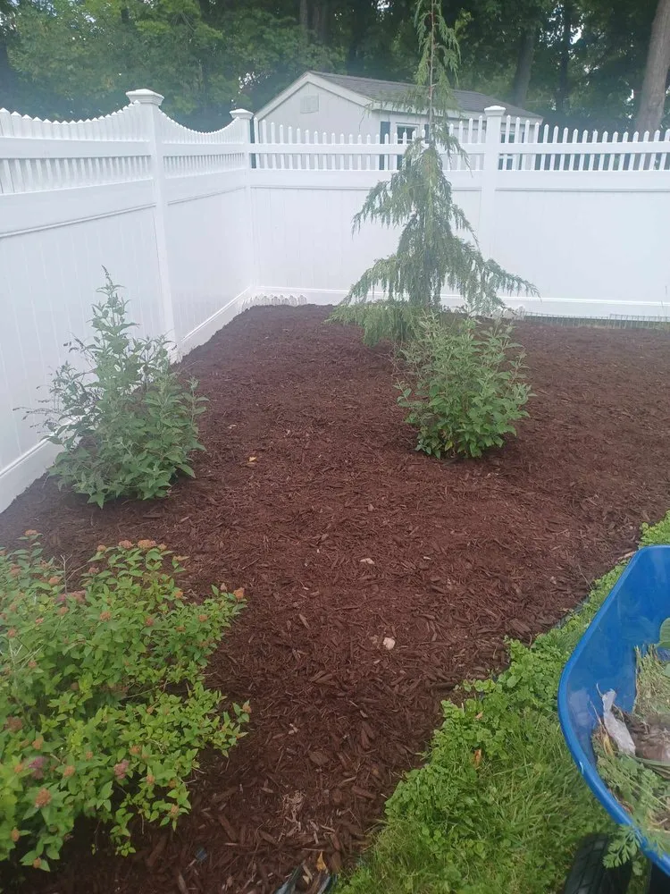 Expert garden landscaping in East Syracuse, NY by Joshuao Tb Landscaping