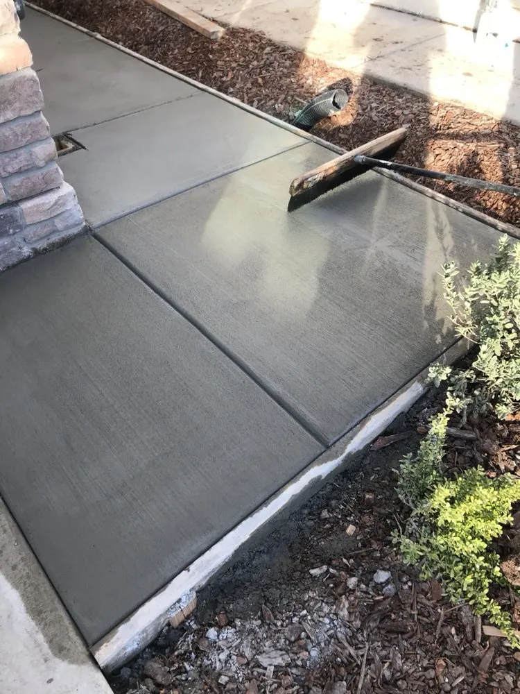 Reliable garden landscaping for year-round maintenance in North Highlands, CA by Josue Landscaping Service