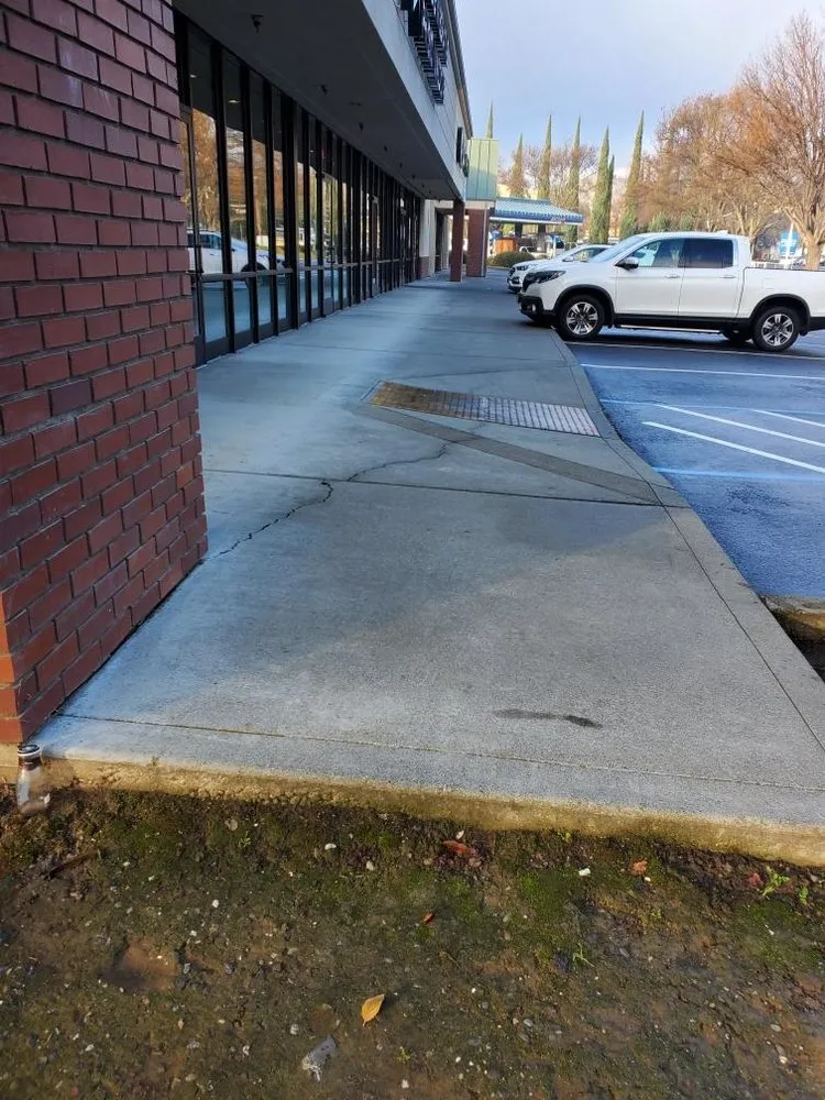 Local lawn mowing service for year-round maintenance in Fairfield, CA by Josue's Lawn Maintenance Crew