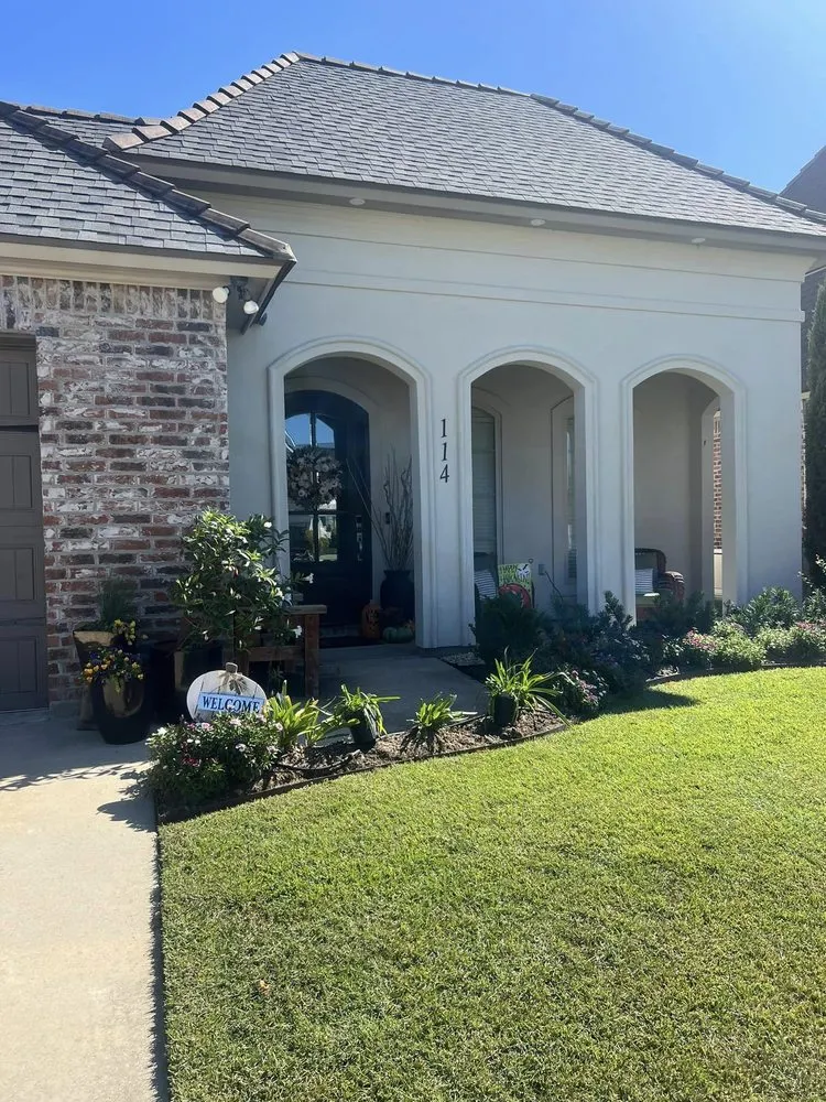 Expert lawn care service experts serving Youngsville, LA - JP Scapes