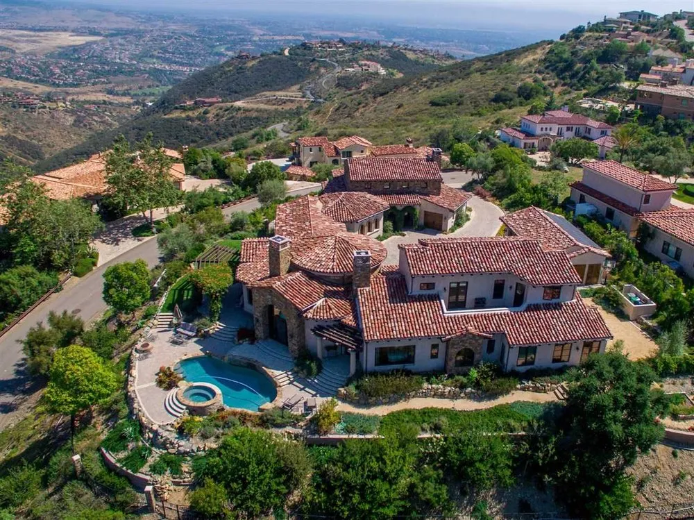 Top-rated lawn care service experts serving Encinitas, CA - JPBLA