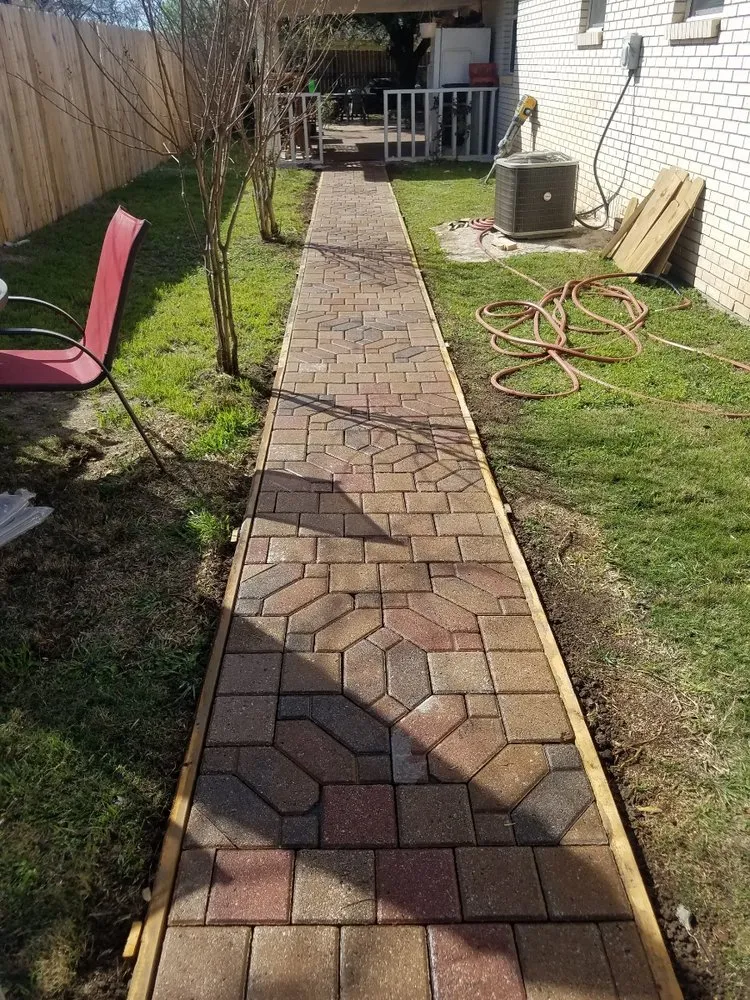 Custom garden landscaping in Belton, TX by JPR Masonry & Landscape
