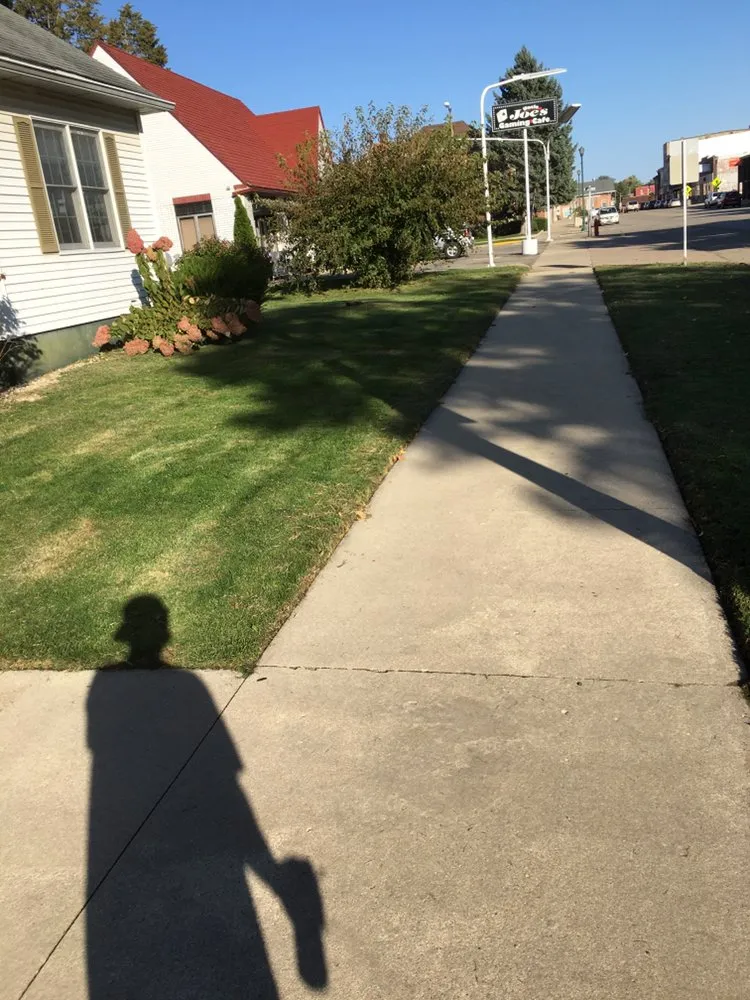 Custom garden landscaping experts serving Mendota, IL - Jps Discount Lawn Care