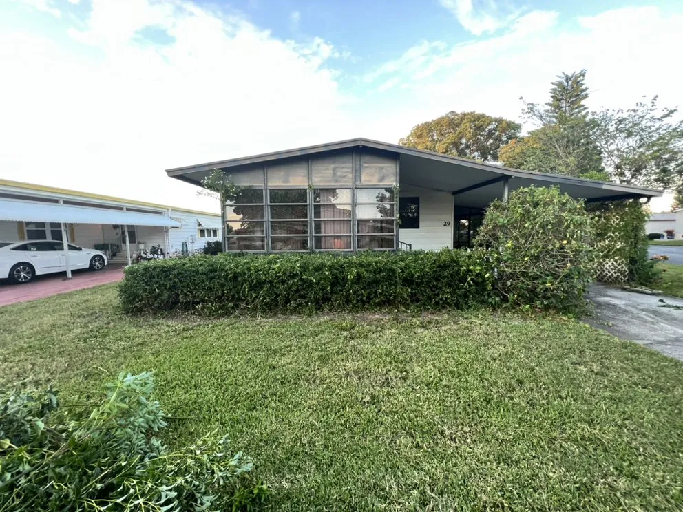 Reliable lawn mowing service for year-round maintenance in Safety Harbor, FL by Jp’s Lawn & Landscaping