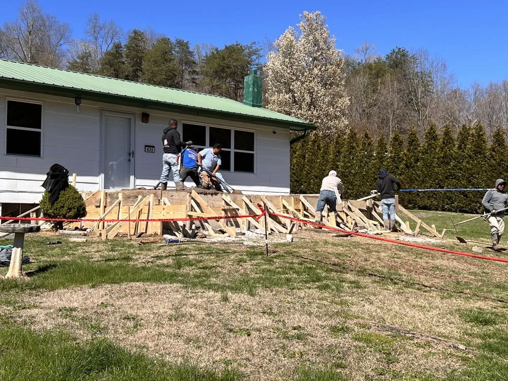 Top-rated yard maintenance in Powell, TN by JR Concrete