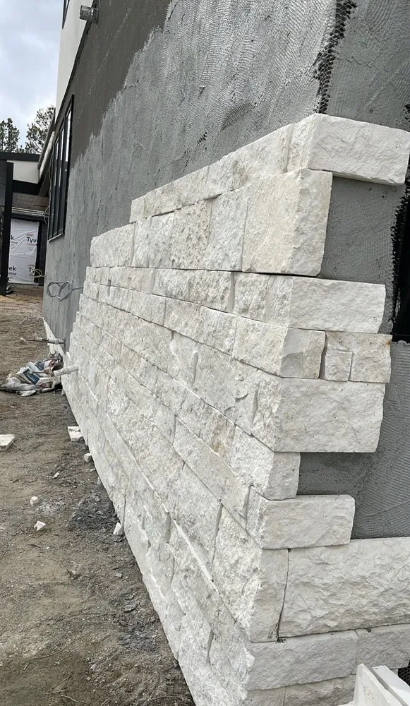 Custom yard maintenance experts serving Los Angeles, CA - JR Construction & Landscape