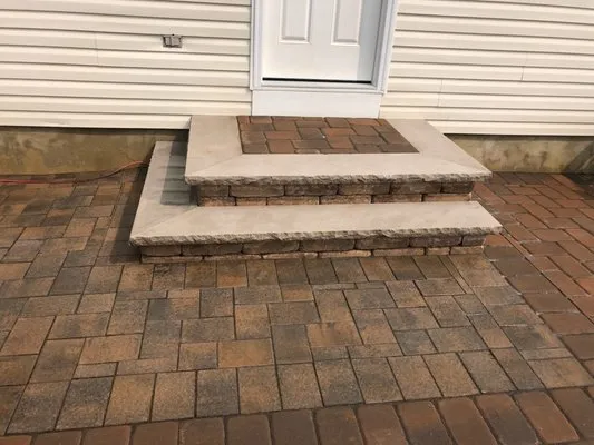 Jr Custom Landscaping & Garden Center Logo