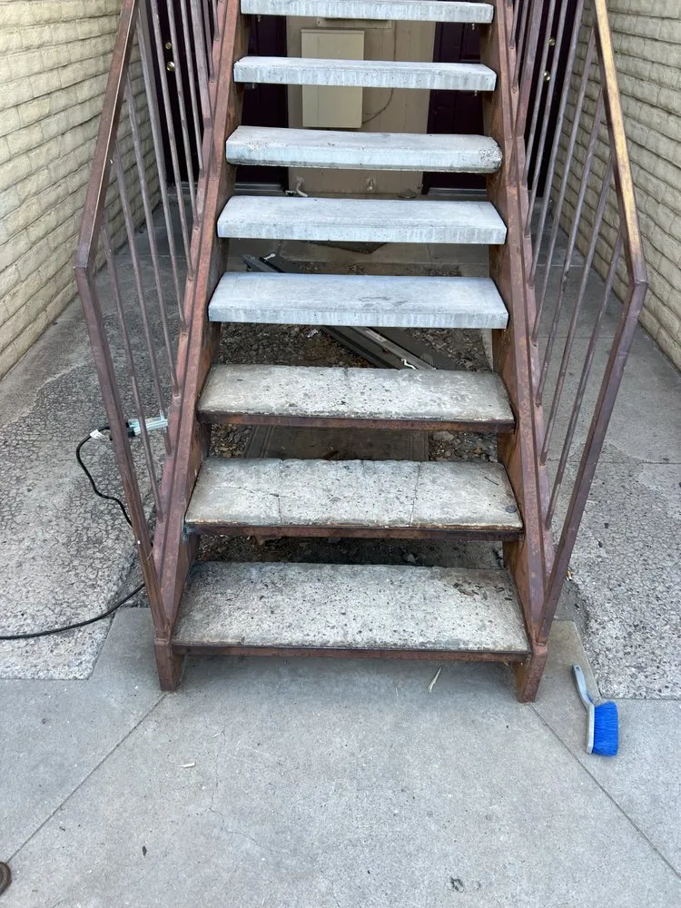 Reliable lawn care service in Las Cruces, NM - Jr Customs & Construction