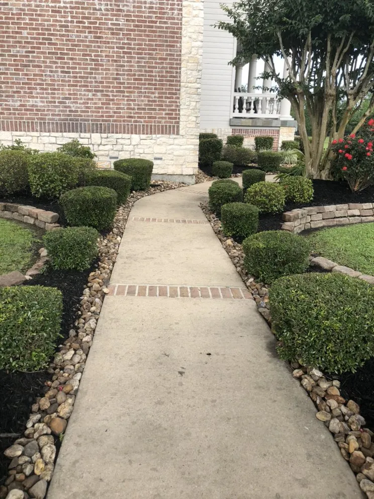 Custom residential landscaping experts serving Crosby, TX - JR Flores Landscape Services