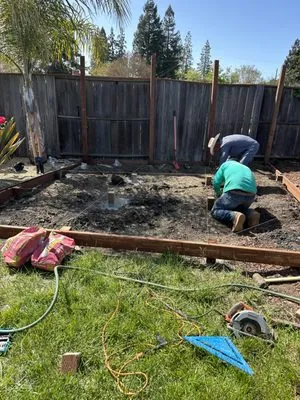 JR Gardening Service Logo