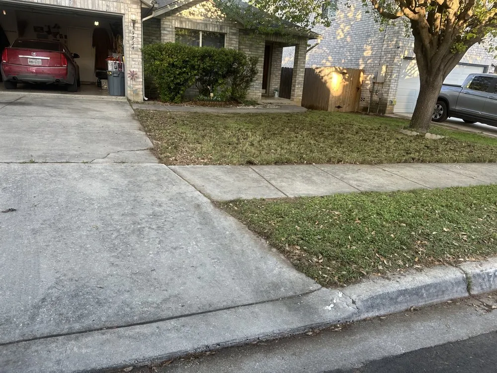 Trusted lawn mowing service experts serving Elmendorf, TX - J&r Landscape Demo & Remodel