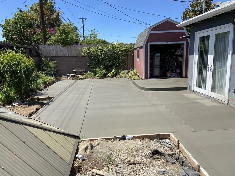 Reliable lawn mowing service for residential properties across Gardena, CA - Jr landscaping & concrete