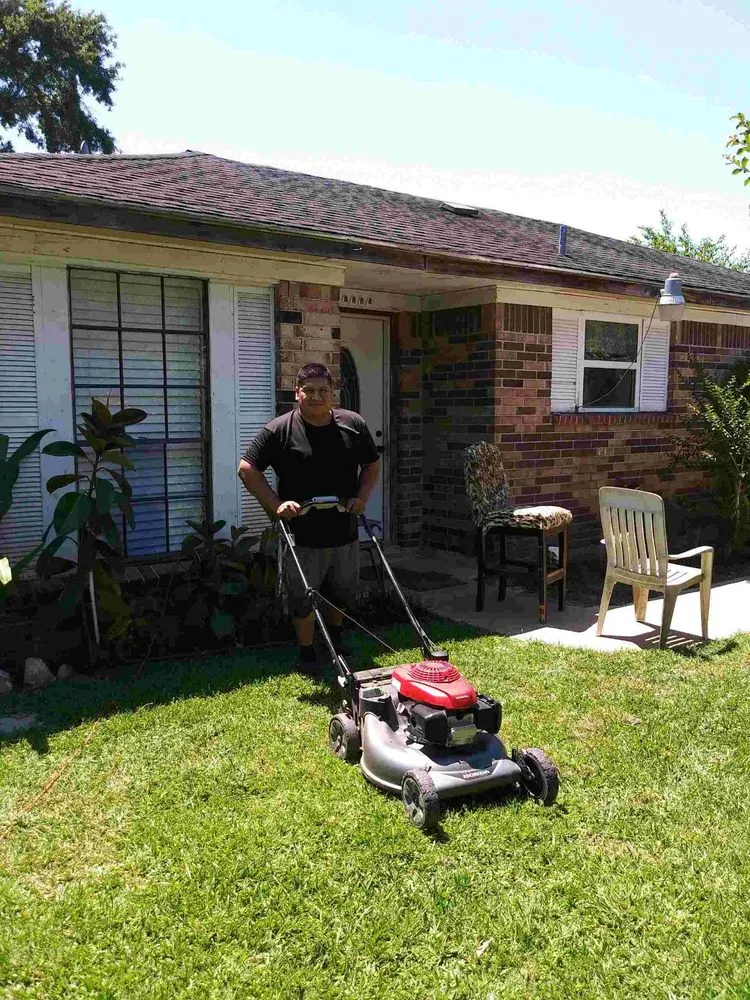 Professional residential landscaping in Houston, TX by J&R Landscaping and Construction