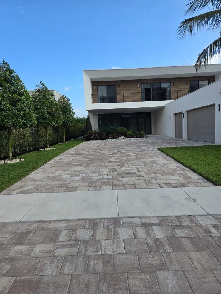 Expert residential landscaping in Davie, FL by Jr Landscaping