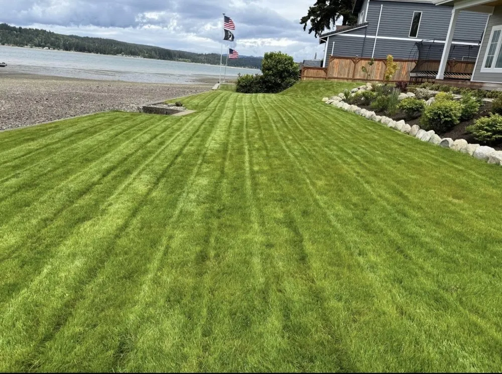 Top-rated yard cleanup service experts serving Federal Way, WA - J&R Landscaping