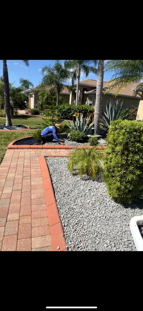 Professional garden landscaping in Venice, FL - Jr Lawn & Tree Service