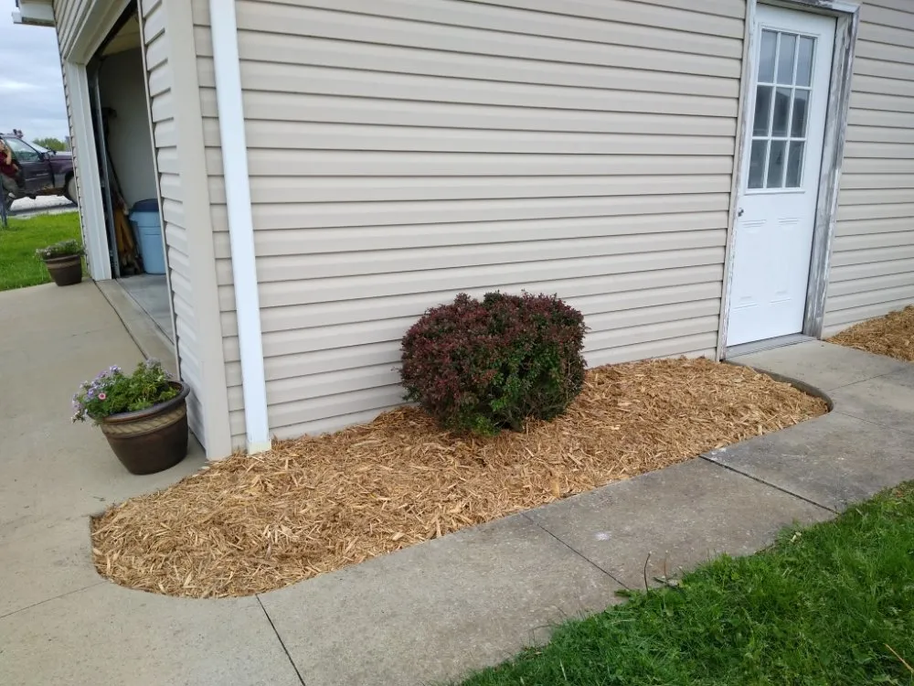 Reliable yard maintenance in Cadiz, OH by J&R Lawn And Tree Maintenance