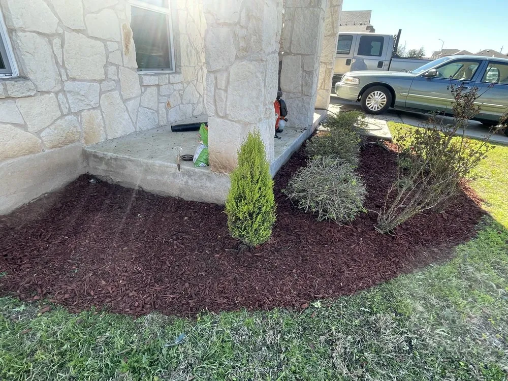 Custom lawn care service experts serving Gonzáles, TX - Jr Lawn Care