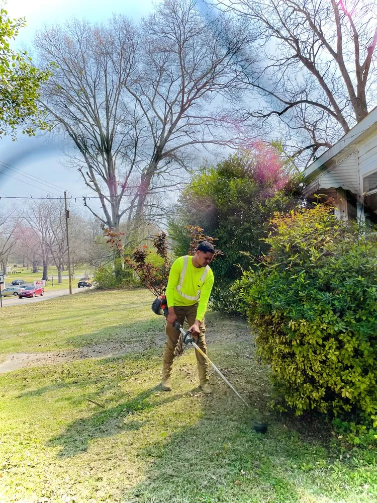 Trusted garden landscaping in Anniston, AL - JR Lawn Kutz