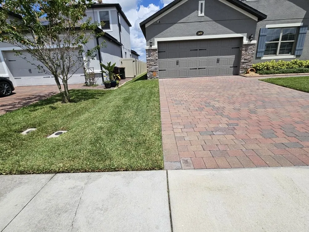 Custom landscaping services for homes in St. Cloud, FL by JR Lawncare