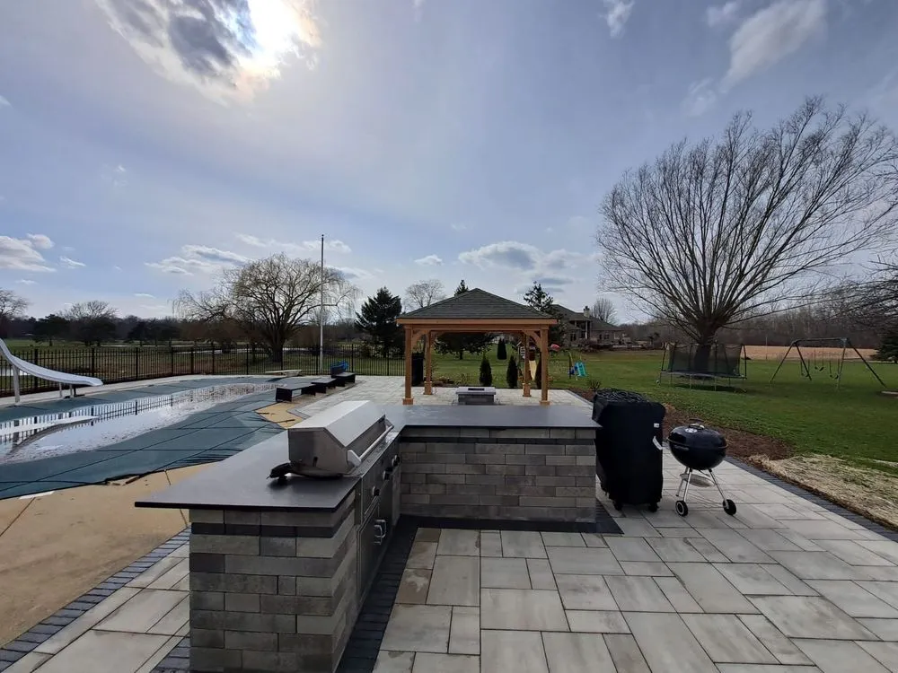 Affordable garden landscaping in Elgin, IL by JR Pavers & Landscaping