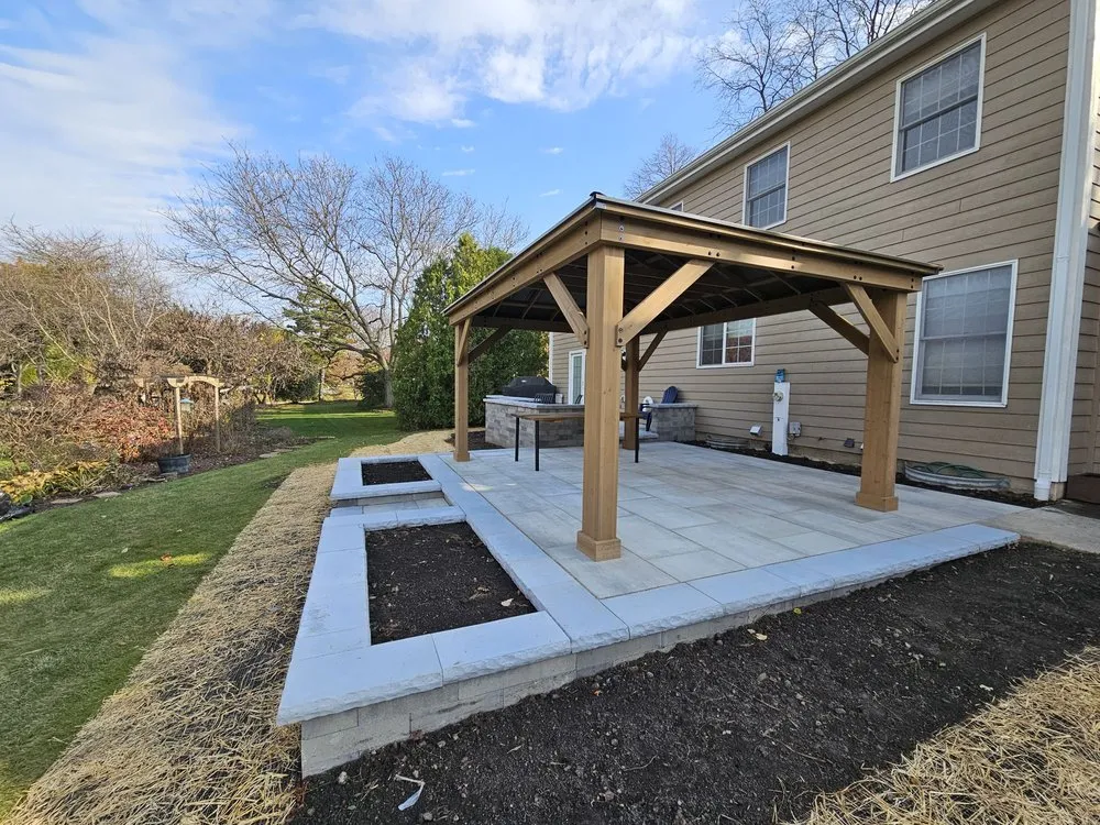 Reliable yard maintenance in Elgin, IL by JR Pavers & Landscaping