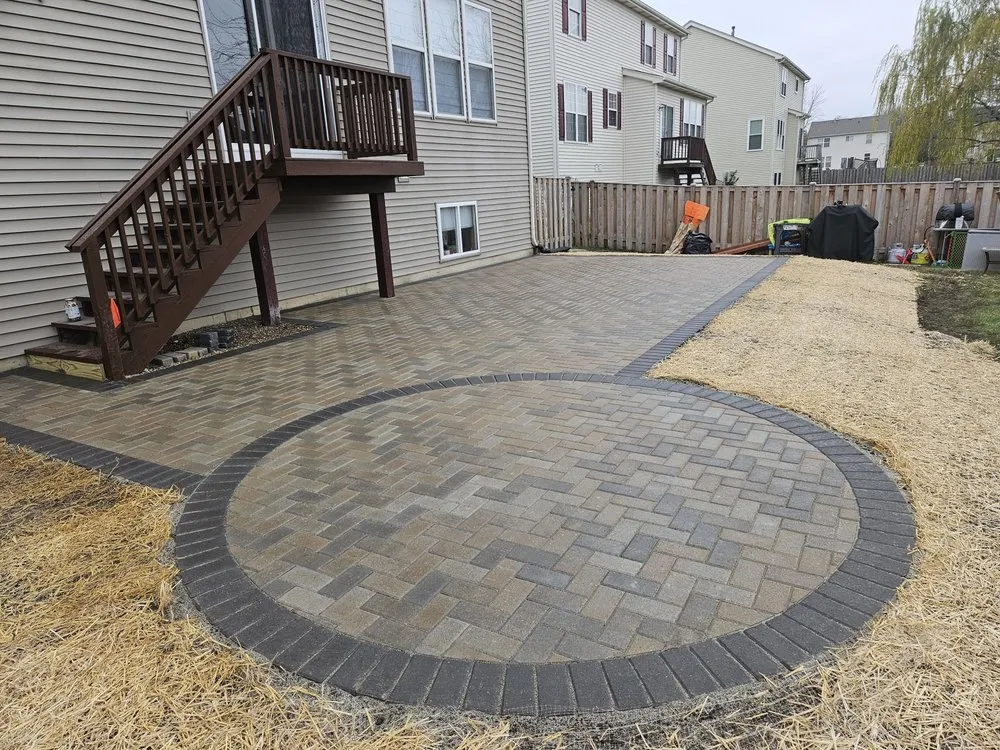 Expert yard maintenance with custom design in Elgin, IL by JR Pavers & Landscaping