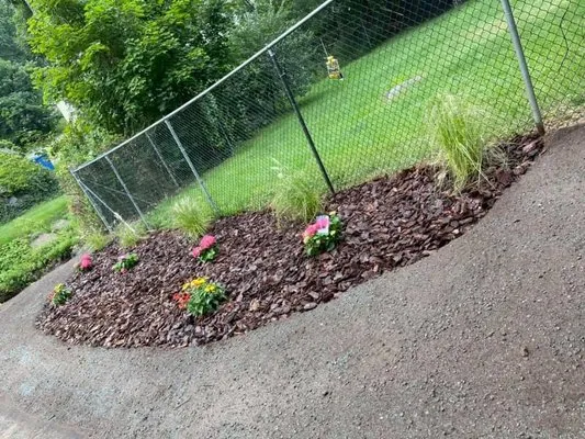 JR Roberts And Sons landscaping Logo