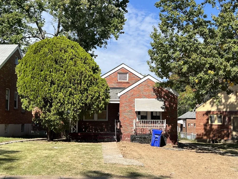 Local outdoor landscaping in Florissant, MO - JR Tree and Lawn Care