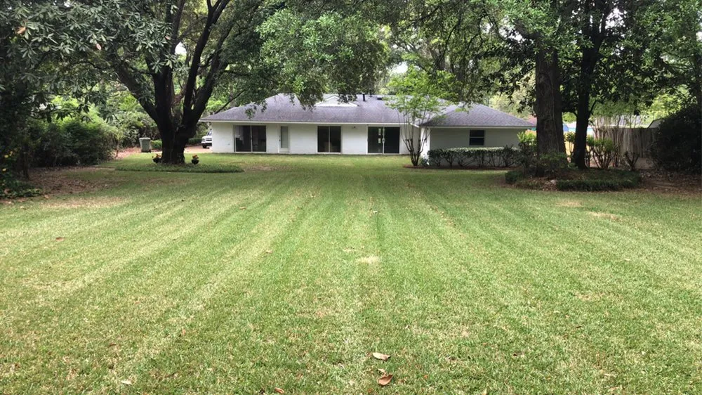 Local garden landscaping for beautiful yards in Montgomery, AL by JR Yards