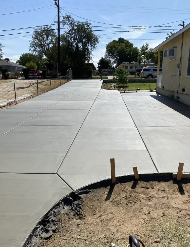 Custom landscaping services for year-round maintenance in Bakersfield, CA by JRS concrete & landscaping