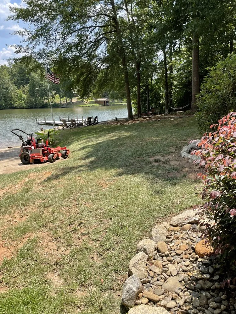 Top-rated outdoor landscaping for beautiful yards in Ninety Six, SC by JR’s Landscaping Plus