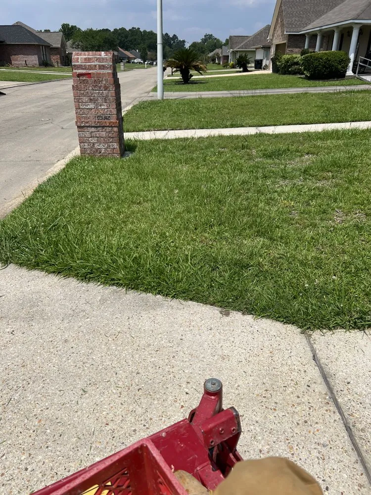 Expert yard cleanup service for homes across Baton Rouge, LA - J.R.’s Lawn and Landscaping