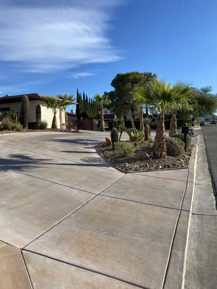 Custom lawn care service in Henderson, NV - Jr's Lawn Maintenance