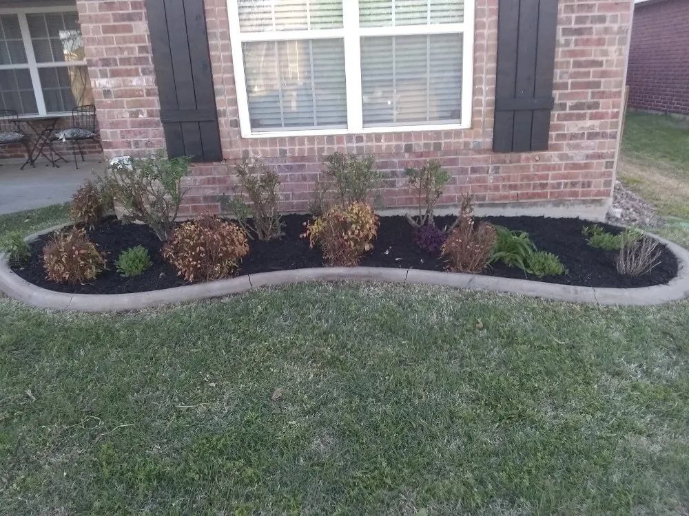 Top-rated outdoor landscaping with custom design in Oklahoma City, OK by J.R.'s lawn service
