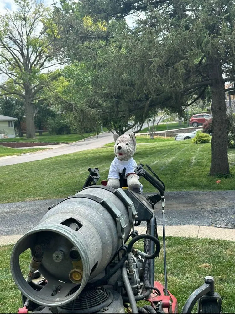 Custom lawn care service for homes across Omaha, NE - JR’s Outdoor Services