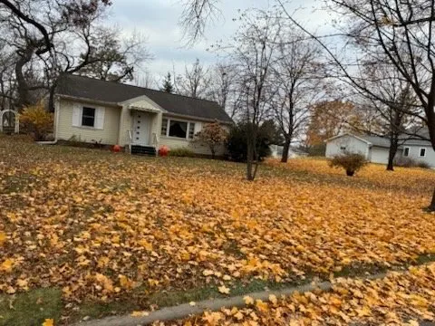 Top-rated lawn care service in Toledo, OH by J’s Handyman & Lawn Services