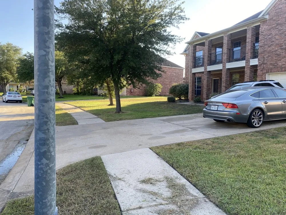 Reliable yard maintenance for homes across Channelview, TX - J’s Landscaping