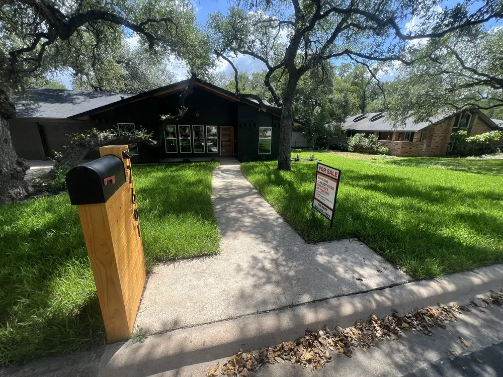 Expert garden landscaping for beautiful yards in Del Valle, TX by JS Landscaping