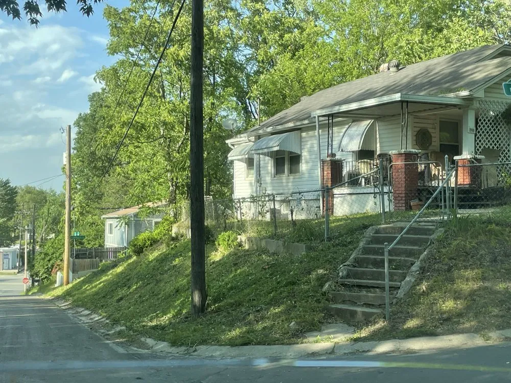 Reliable lawn mowing service in Independence, MO - J's Lawn Care