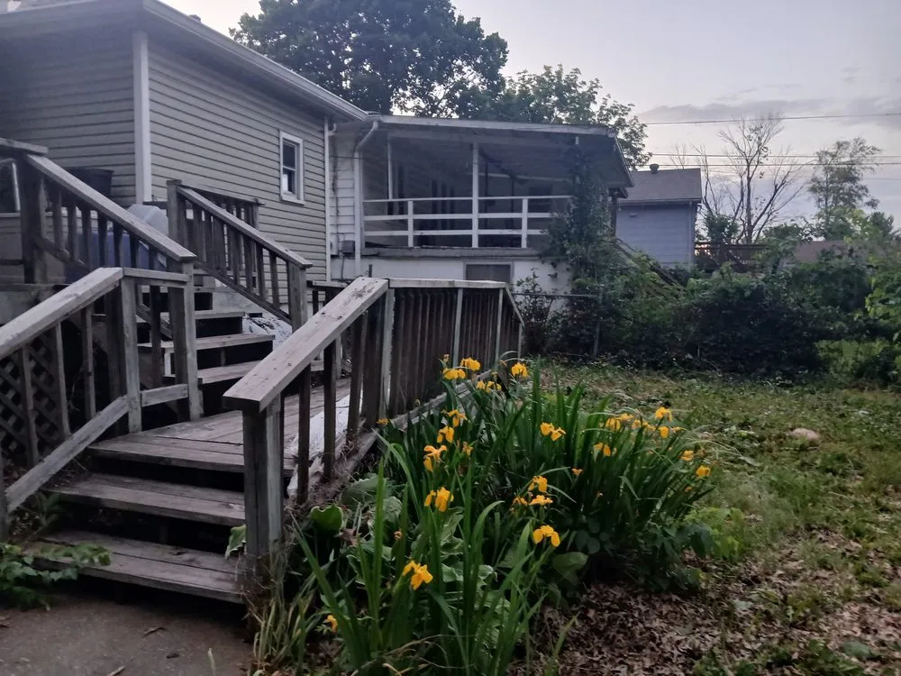 Local yard cleanup service experts serving Independence, MO - J's Lawn Care