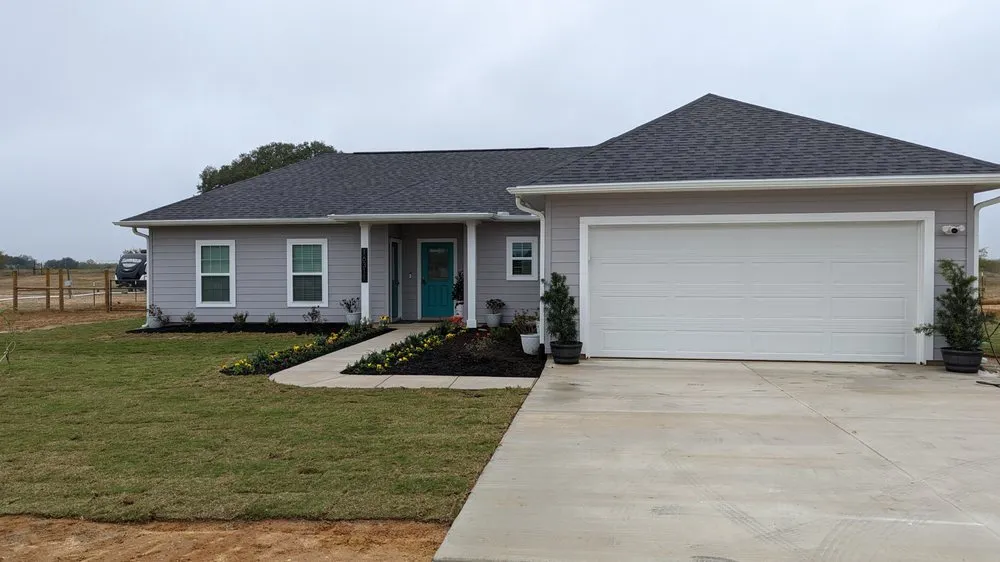 Trusted landscaping services experts serving Elmendorf, TX - Js Lawn Service And Landscaping Designs